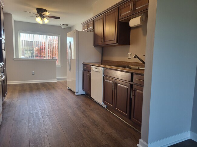 Building Photo - 11447 Lynhurst Dr