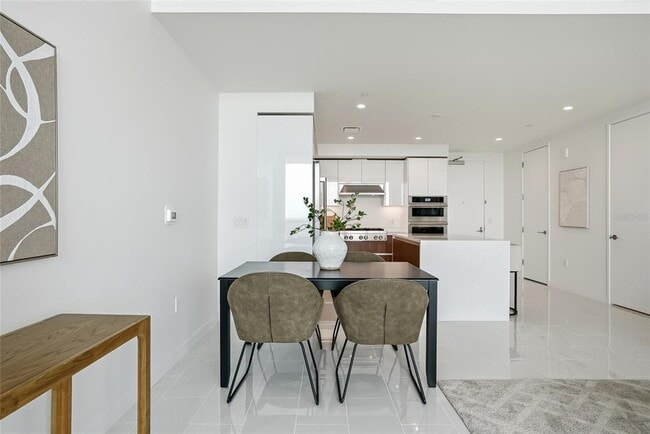 Building Photo - 400 Central Ave