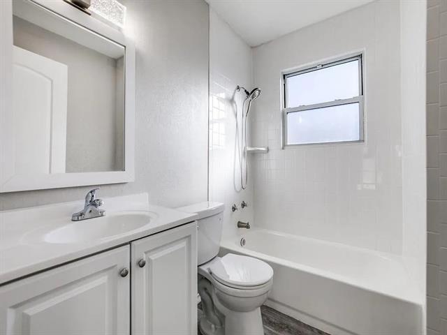 Building Photo - 1109 Shadyglen Cir