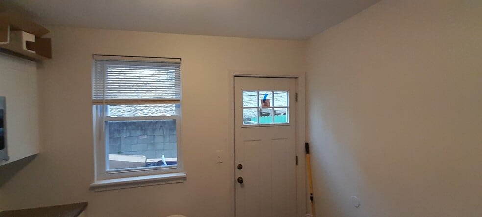 Building Photo - 421 McClellan St