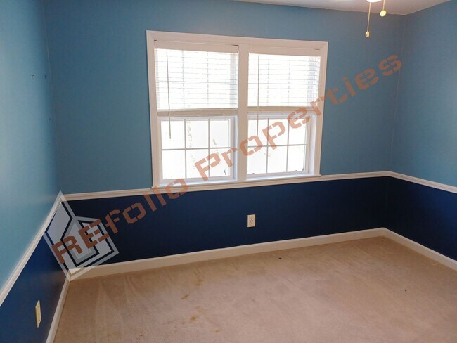 Building Photo - Beautiful 3 Bedroom Home w/a Bonus Room + Semi-furnished Basement in a 1 acre lot @ Hideaway Esta...