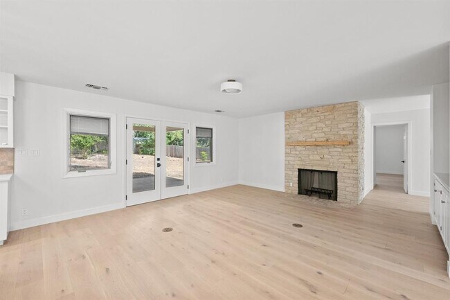 Building Photo - 302 Westlake Dr