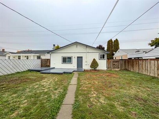 Building Photo - Beautiful Single Family Home on Spokanes N...