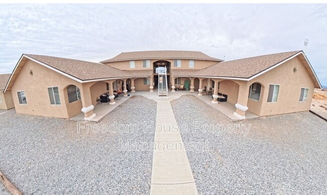 Building Photo - 2321 E Calvada Blvd