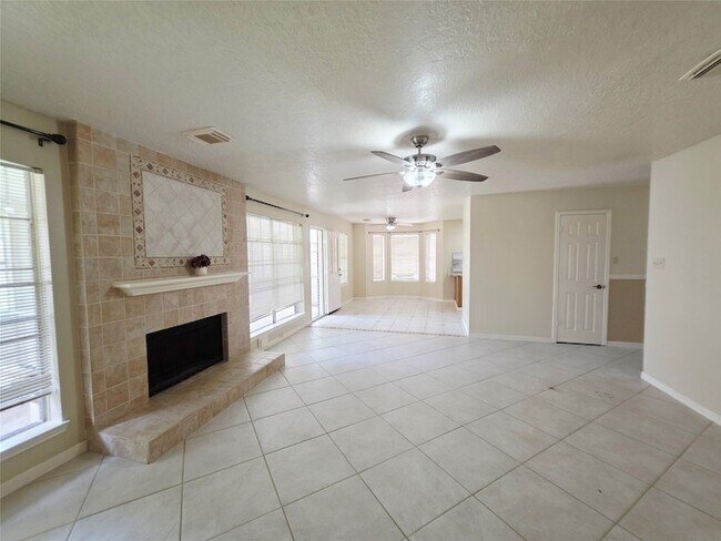Building Photo - 10306 Jockey Club Dr