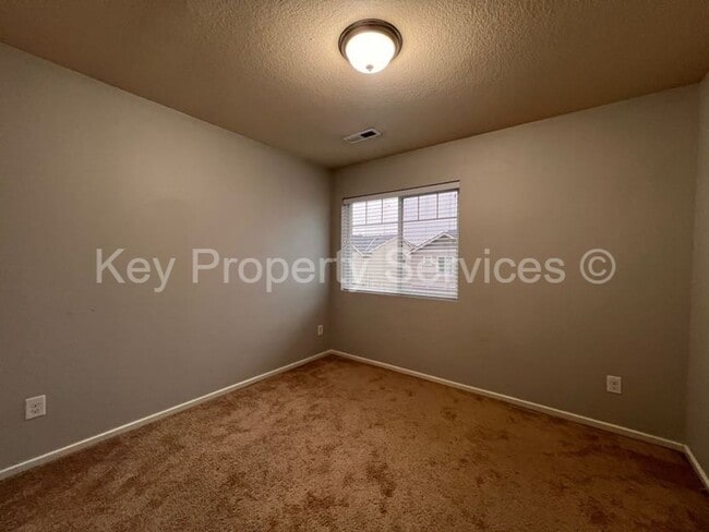 Building Photo - Stunning Hazel Dell Two-Story with High End Appliances