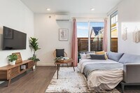 Building Photo - 1112 13th Ave