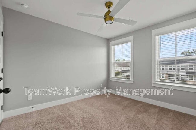 Building Photo - 7763 Park Gate Dr