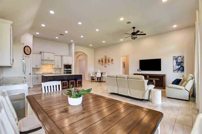 Building Photo - 10710 Balivcar Ct