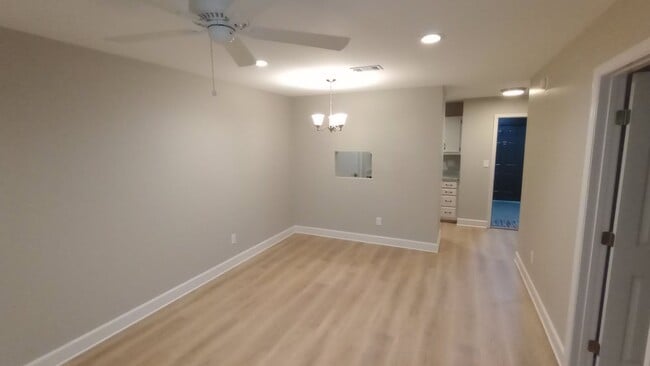 Building Photo - Remodeled 1 Bed 1 bath Condo Near Campus