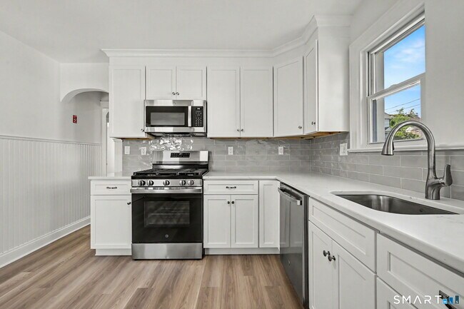 Building Photo - 15 Whitmore Ln
