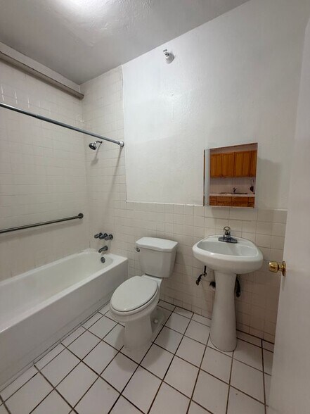 Building Photo - 1816 N Gramercy Pl