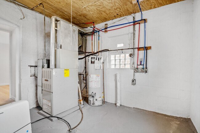 Building Photo - $1795 - Single Family Home with Private Two-Level Living Spaces, Driveway Parking & Modern Updates