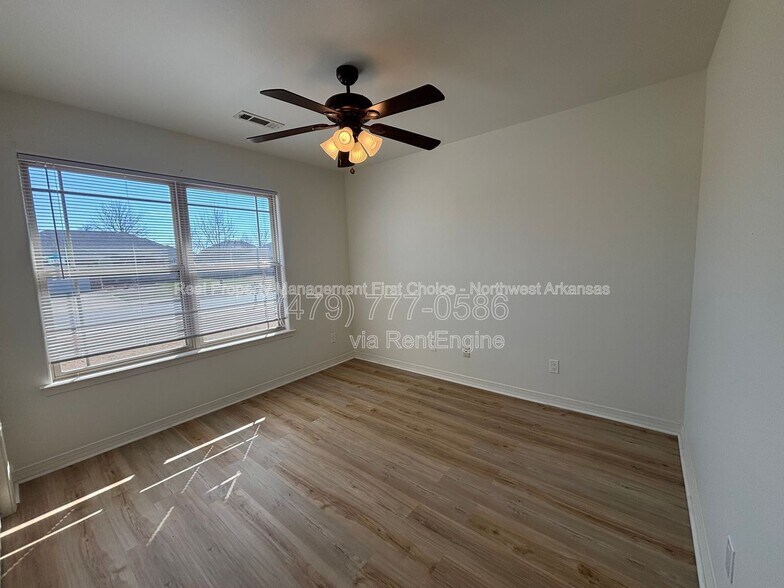 Building Photo - 421 Coopers Wy