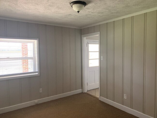 Building Photo - 4629 Ferncliff Dr