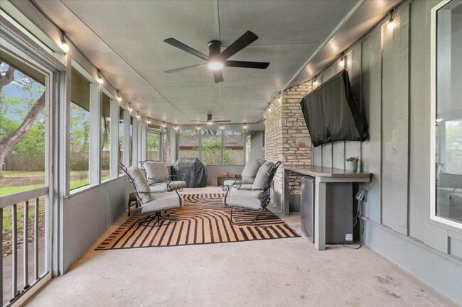 Building Photo - 9503 Castlewood Dr