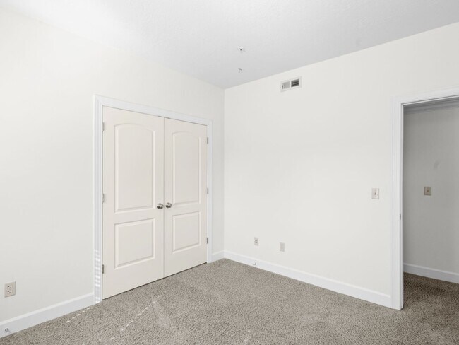 Building Photo - Luxurious Condo in North Orem