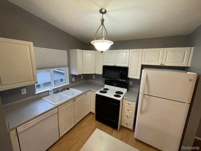 Building Photo - 1079 River Ridge Cir