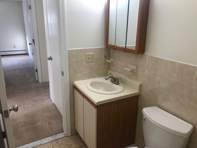 Building Photo - 385 Huse Rd