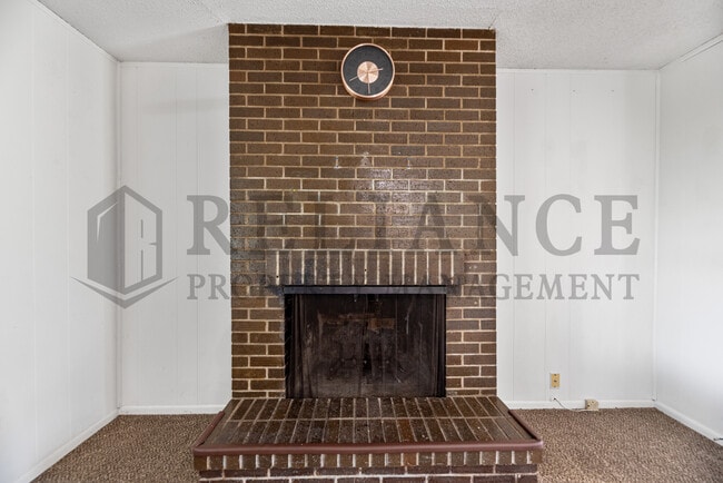 Building Photo - 2316 S Vine St