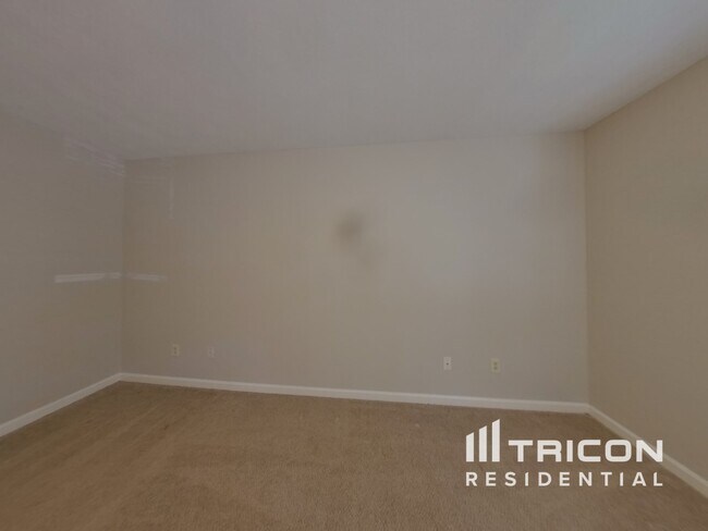 Building Photo - 125 Heritage Way