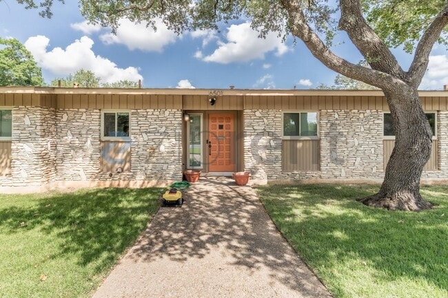 Building Photo - 6501 Mesa Dr
