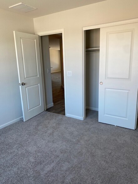 Building Photo - 797 S Silvercreek Ln