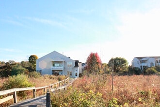 Building Photo - Plaza East