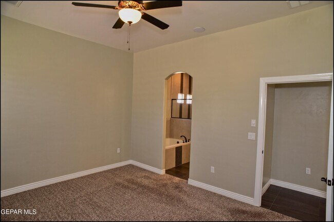 Building Photo - 14664 Sunny Land Ave