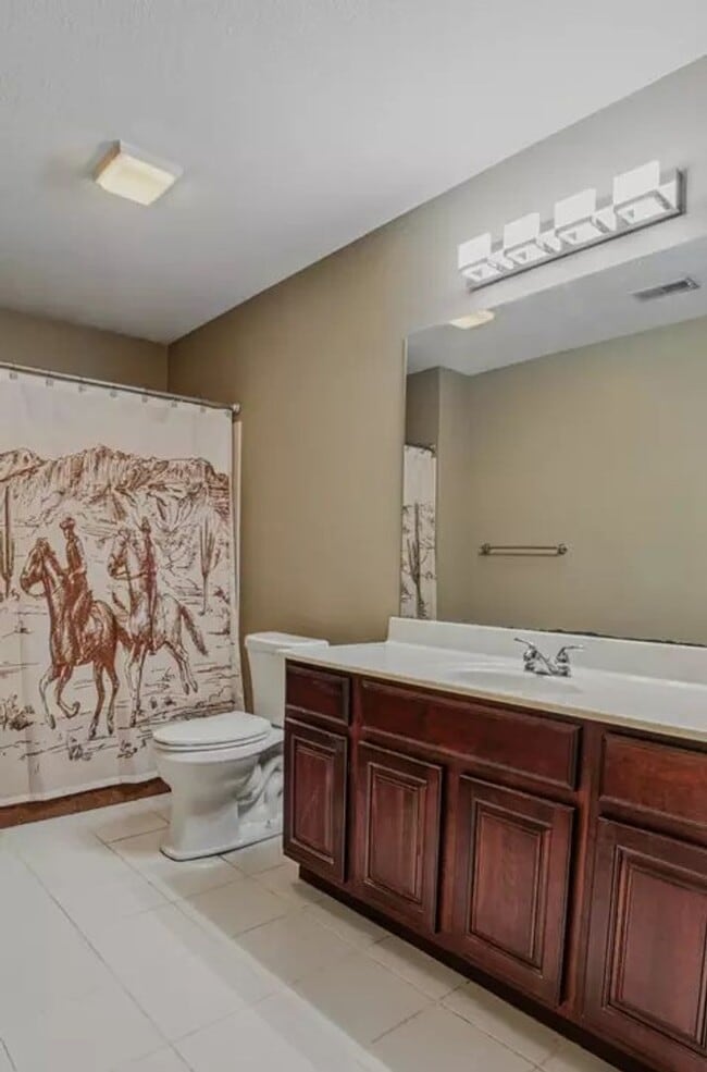 Building Photo - Nice 3 Bedroom 2 Bathroom House In Souther...