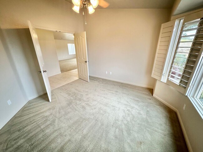 Building Photo - 3 Bedroom Home + an office on Southgate Golf Course.