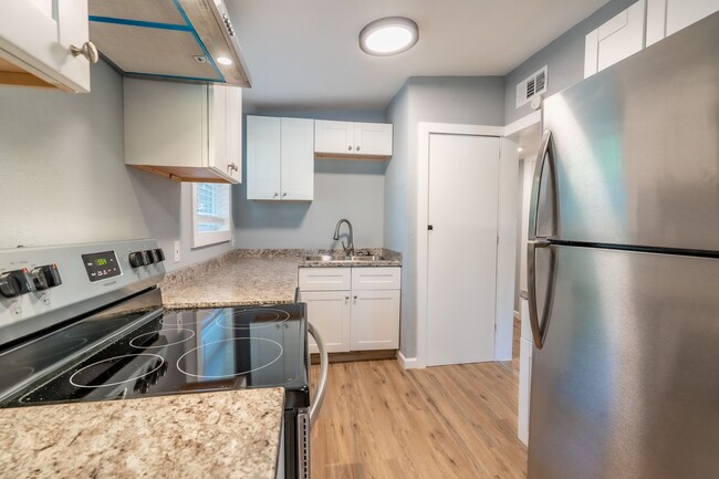 Building Photo - Unique Tulsa Home Available Now! 3 bedroom...
