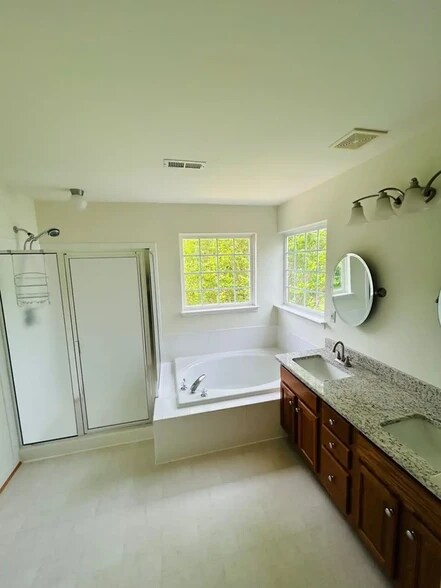 Building Photo - 3209 Friars Walk Ln