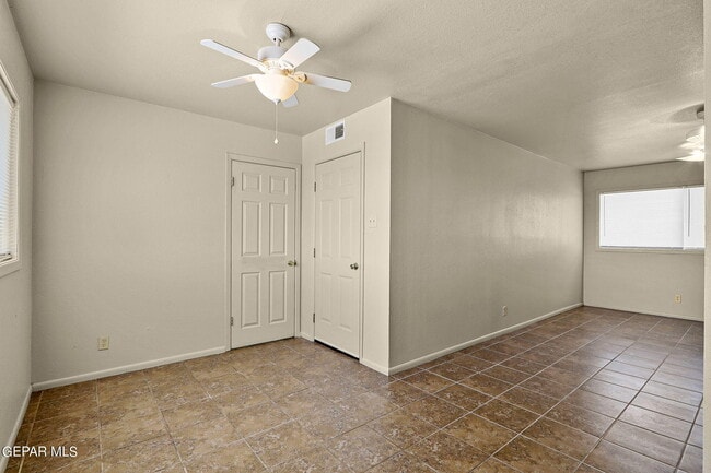 Building Photo - 4948 Aiken Ln