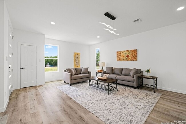 Building Photo - 420 Dreiss St