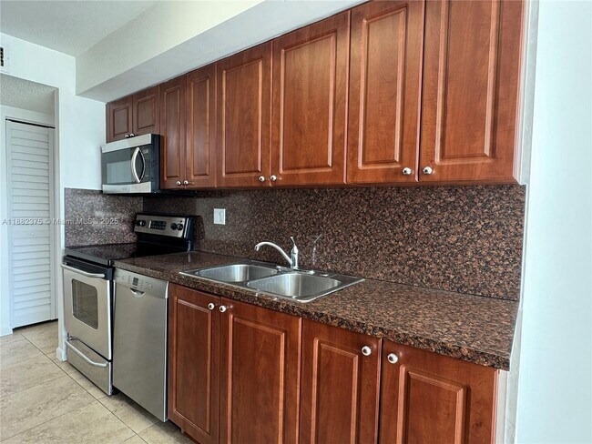 Building Photo - 230 174th St