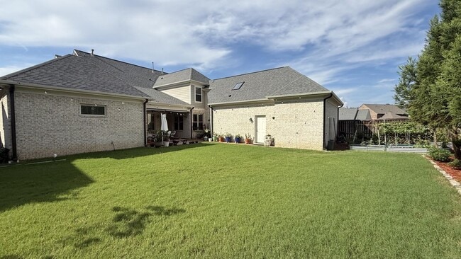 Building Photo - 327 Belfair Cv