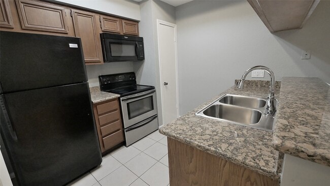 Building Photo - 800 Country Pl Dr