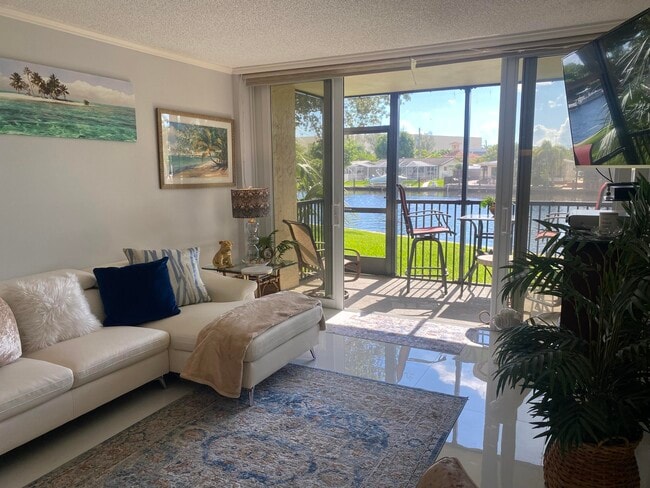 Building Photo - 14 Royal Palm Way