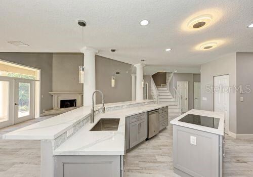 Building Photo - 1648 Bayshore Dr