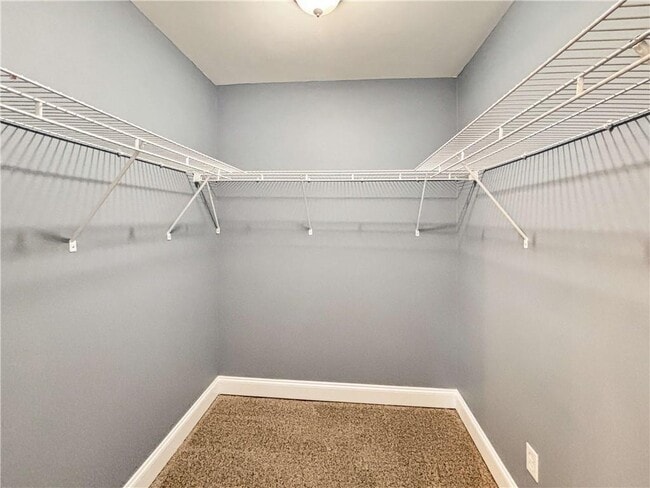 Building Photo - 2395 Powers Ferry Dr SE