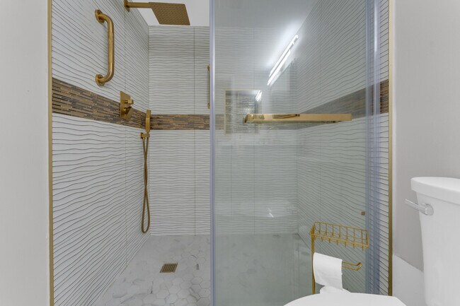 Building Photo - 7192 Huntington Ln