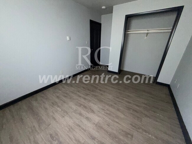 Building Photo - 1214 James-