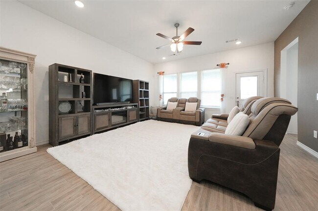 Building Photo - 1225 Woodflower Dr