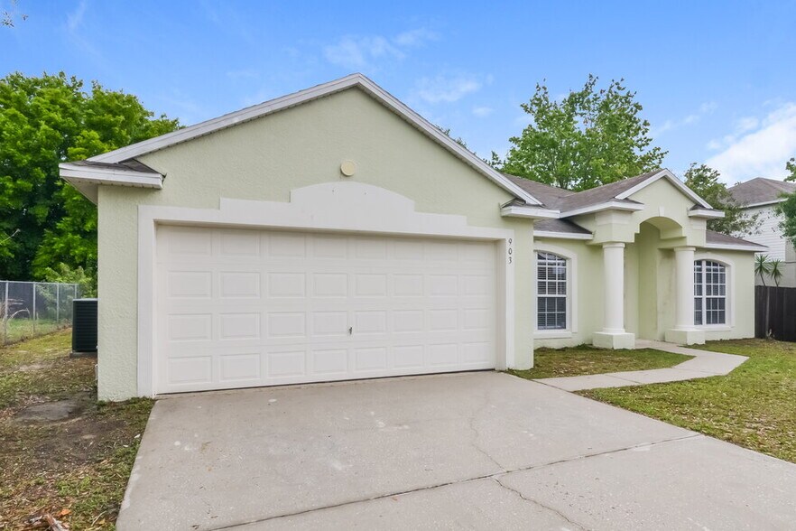 Building Photo - 903 Bonneville Ln