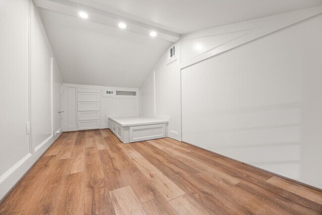 Building Photo - 10257 Bridgeland Ln