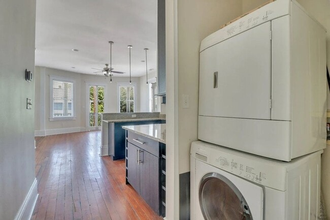 Building Photo - 2 BED | 2 BATH | PRIVATE FRONT AND BACK PORCH | MIDTOWN