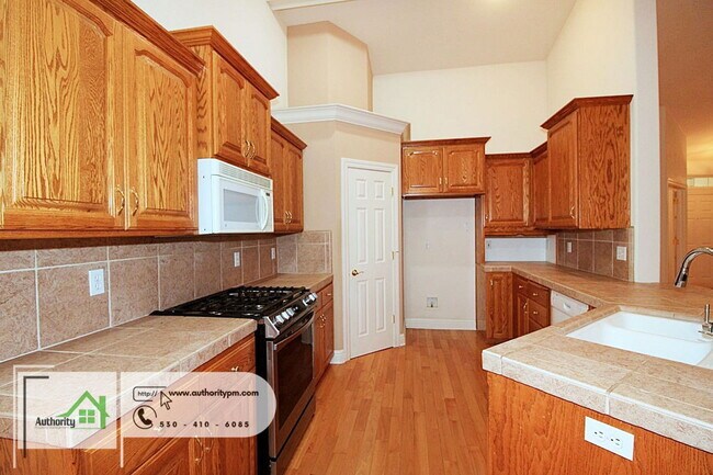 Building Photo - 3377 Heritagetown Dr