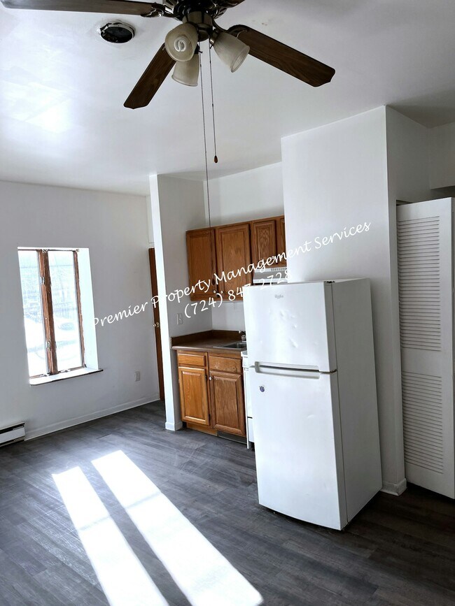 Building Photo - 518 W Cunningham St