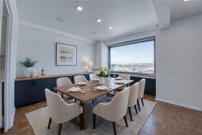 Building Photo - 320 Fort Duquesne Blvd